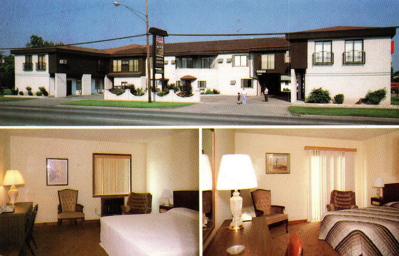 Relax Inn (King Motel, Light Tower Motel) - Vintage Postcard